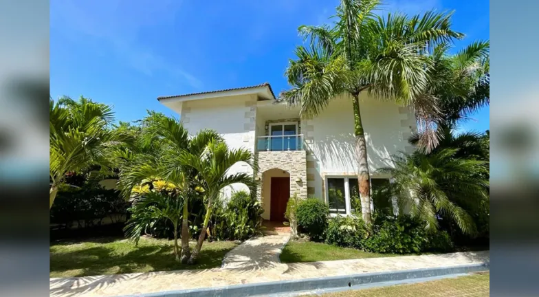 Real estate: Spacious Three Bedroom Villa with Pool and Private Yard at Perla Marina, for sale in the Dominican Republic